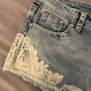 Shorts with design